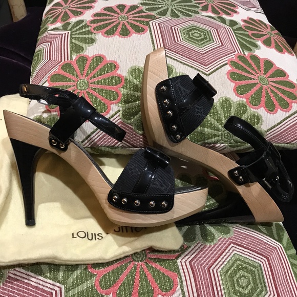 Louis Vuitton High Heels Black monogram, patent bows and wood soles US 5 34.5 - Picture 6 of 7